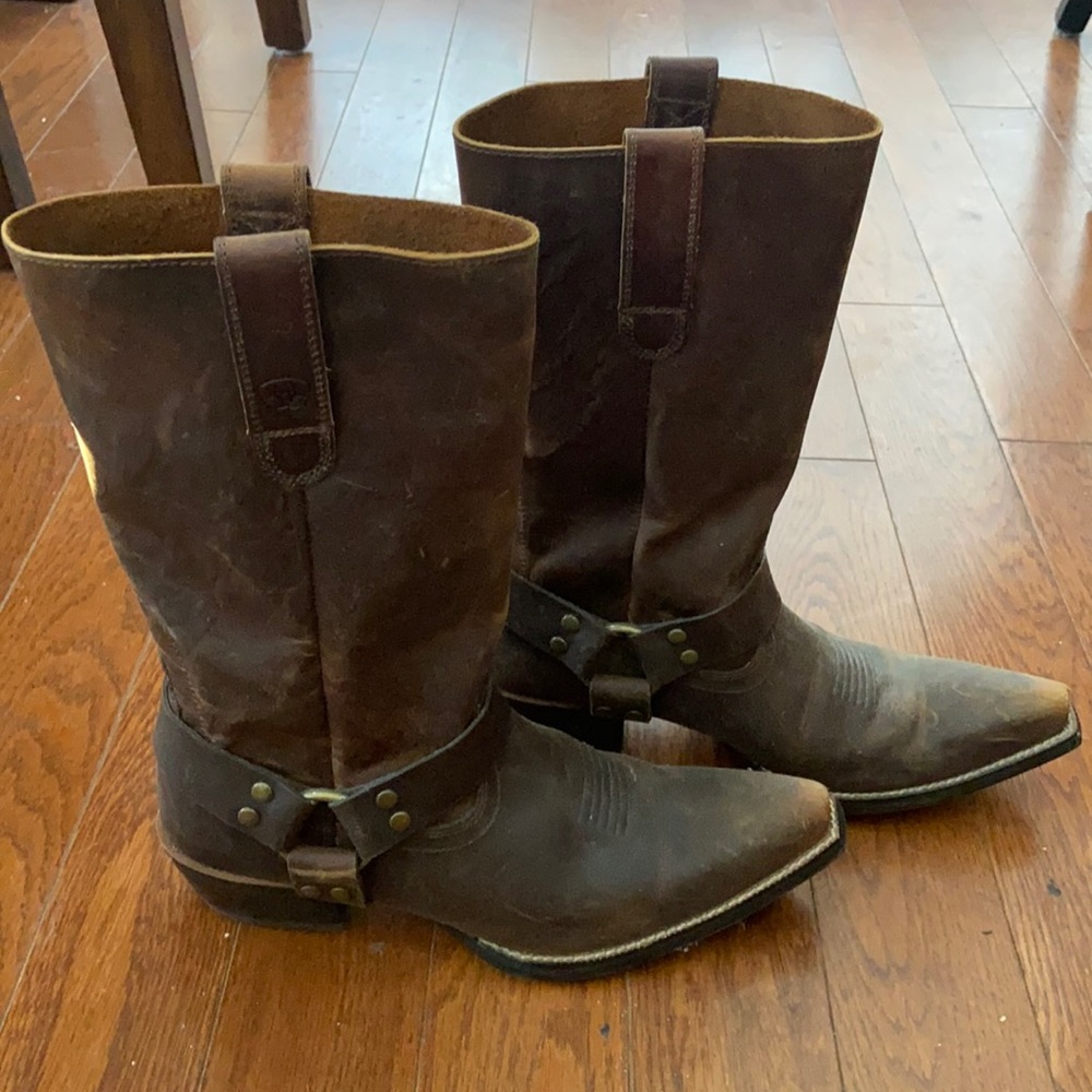 Ariat women’s distressed look cowboy boots